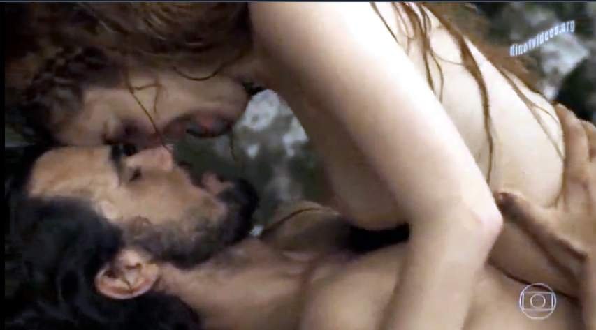 Nathalia Dill pelada em cena de nudez e sexo de “Liberdade, Liberdade”